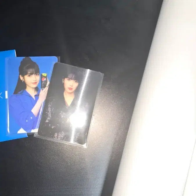 [BUNJANG] IU Pepsi Lenticular Photocard Set (2 types) &amp; Poster Set (2 types) Bundle / 아이유 펩시 렌티큘러 포카 2종, 포스터 2종 일괄