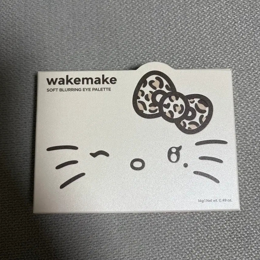 [BUNJANG] WAKEMAKE Hello Kitty Eye Palette Gyaru Kitty / 웨이크메이크 헬로키티 아이팔레트 갸루키티