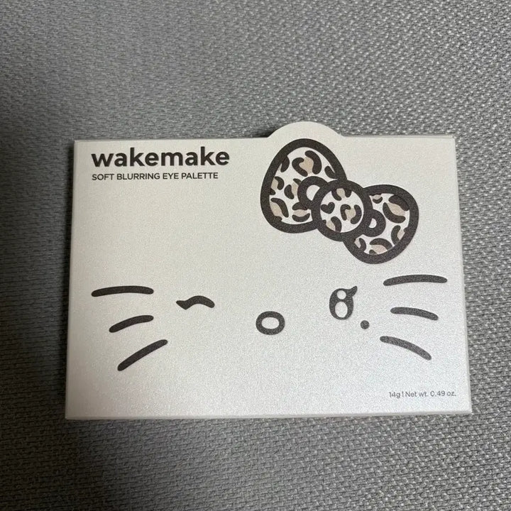 [BUNJANG] WAKEMAKE Hello Kitty Eye Palette Gyaru Kitty / 웨이크메이크 헬로키티 아이팔레트 갸루키티