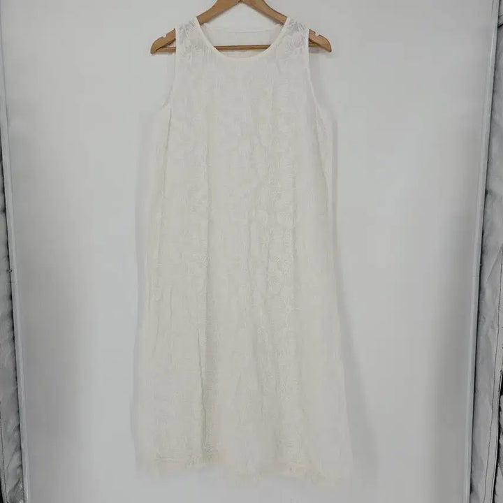 [SOLD OUT] 화이트 레이스 자수 민소매 롱 원피스 [F51012]