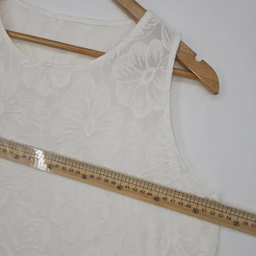 [SOLD OUT] 화이트 레이스 자수 민소매 롱 원피스 [F51012]