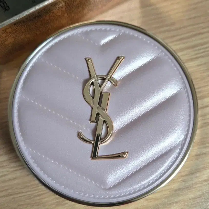 [BUNJANG] Yves Saint Laurent Touche Éclat Glow Pact Cushion B20 / 입생로랑 뚜쉬 에끌라 글로우팩트 쿠션 B20(새제품)