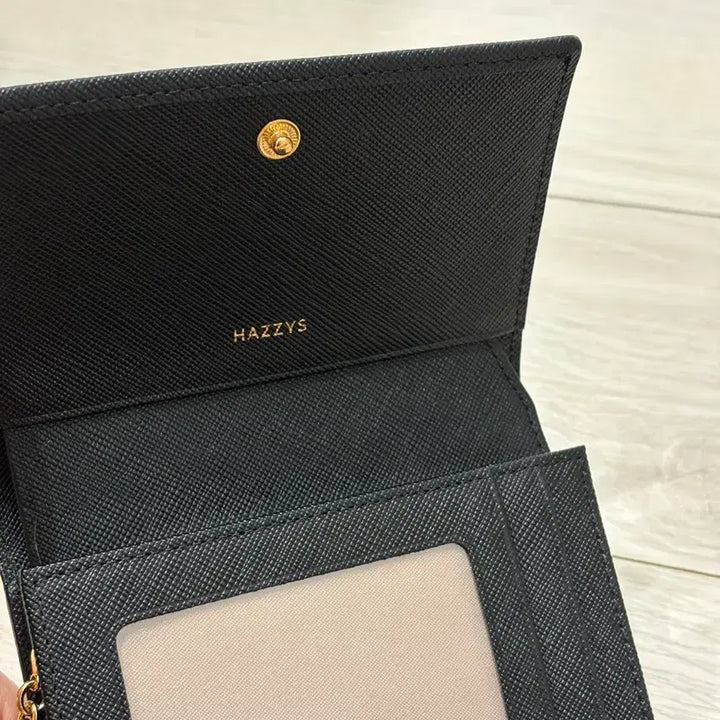 [BUNJANG] Hazzys Black Leather 3-Fold Wallet with Puppy Charm / 헤지스 블랙 퍼피장식 버블참 장식 소가죽 3단 반지갑