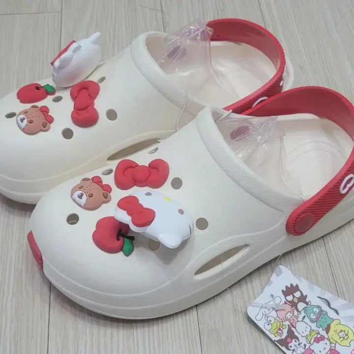 [BUNJANG] Sanrio Hello Kitty/Kuromi Crocs Sandals / 정풍 산리오 헬로키티/쿠로미 크록스 샌들