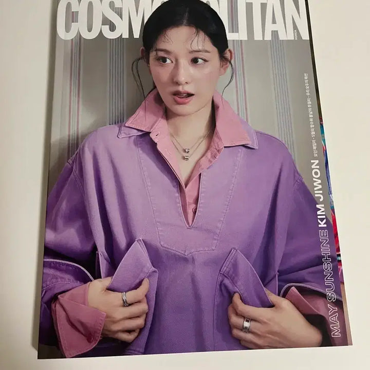 [BUNJANG] Kim Ji-won Cosmopolitan May Issue Photobook / 김지원 코스모폴리탄
