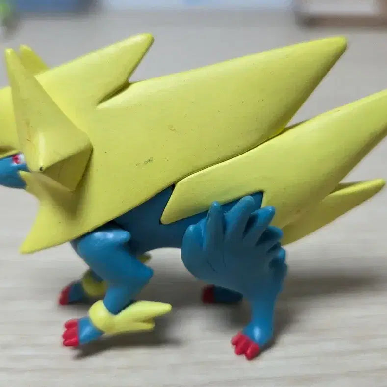 [BUNJANG] Pokemon Mega Thunderbolt Moncolle Figure / 포켓몬스터 메가 썬더볼트 몬콜레 피규어