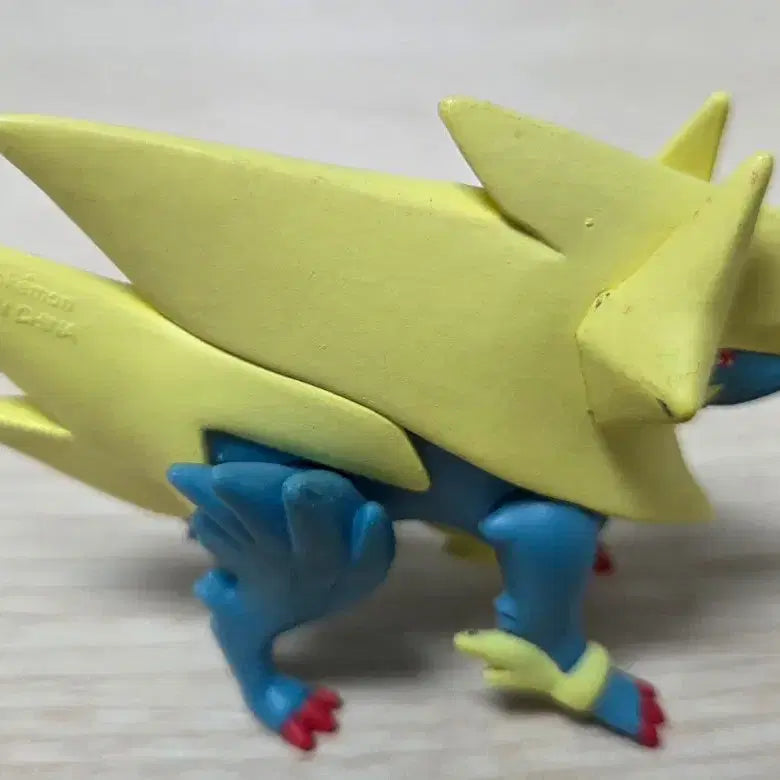 [BUNJANG] Pokemon Mega Thunderbolt Moncolle Figure / 포켓몬스터 메가 썬더볼트 몬콜레 피규어