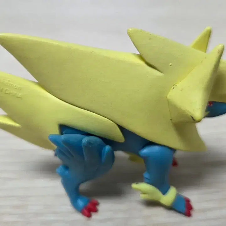 [BUNJANG] Pokemon Mega Thunderbolt Moncolle Figure / 포켓몬스터 메가 썬더볼트 몬콜레 피규어