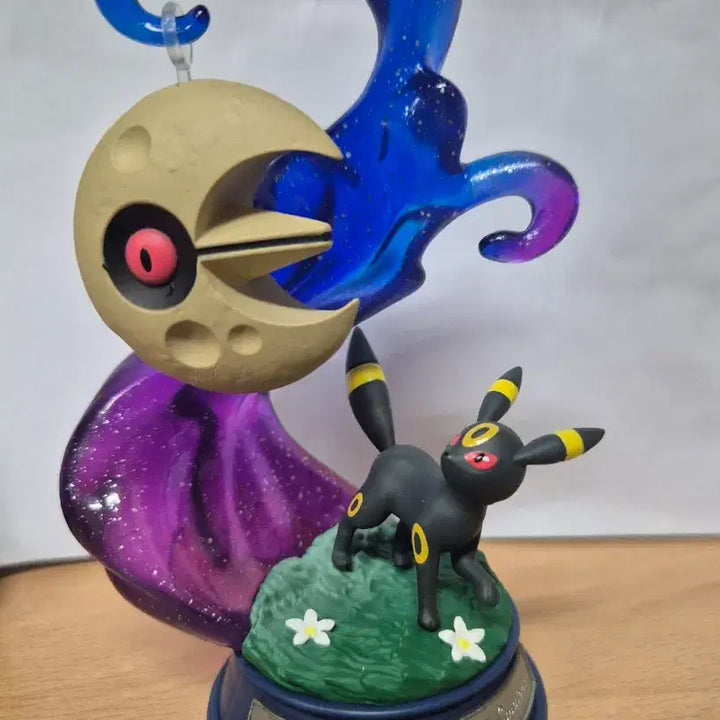 [BUNJANG] Pokemon Blacky &amp; Lunatone Rement Swing Vignette Figure Gacha / 포켓몬스터 블래키&amp;루나톤 리멘트 스윙비네트 피규어 가챠