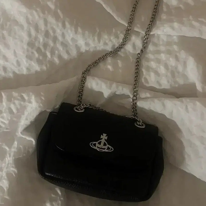 [BUNJANG] Vivienne Westwood Small Pulse Chain Crossbody Shoulder Bag Black / 비비안웨스트우드 가방 은장 로고 스몰 펄스 체인 크로스백 숄더백 블랙