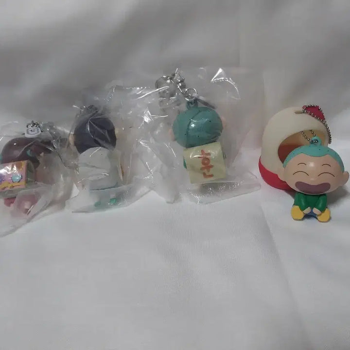 [SOLD OUT] 짱구는못말려 키링 피규어 4종 세트 유리 맹구 훈이 책가방 랜덤 가챠