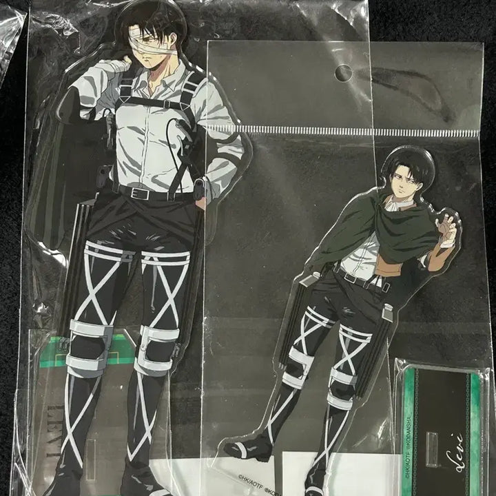 [BUNJANG] Attack on Titan Levi Ackerman Nendoroid Doll &amp; Acrylic Stands Bundle / 희귀 피크 핑거 리바이 아커만 누이구루미 아크릴 일괄 진격거 진격의 거인