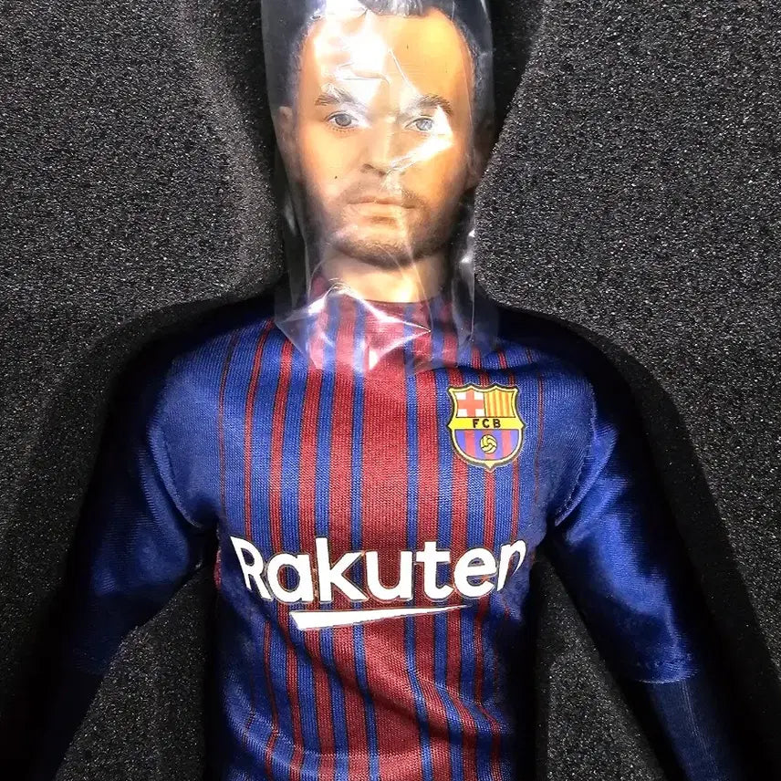 [BUNJANG] ZCWO 17-18 Season Barcelona Iniesta Figure / zcwo  17-18시즌 바르셀로나 이니에스타 피규어 팝니다