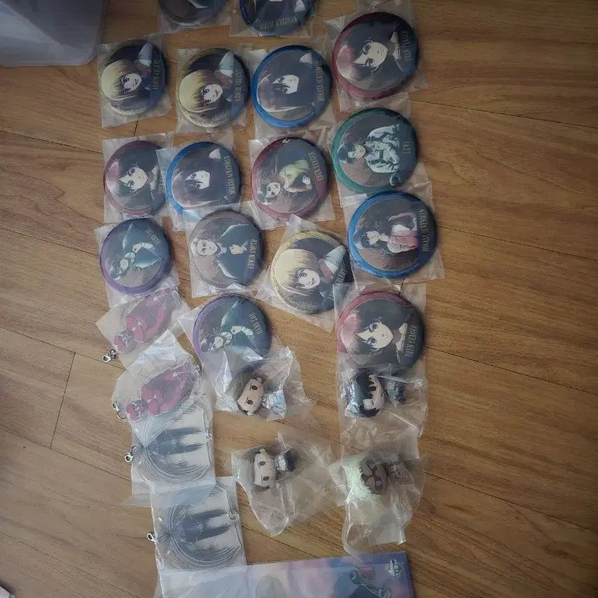 [BUNJANG] Attack on Titan Choco Noko Goods Bundle Set - Badges, Keyrings, Figures / 진격의거인 초코노코 굿즈 뱃지 키링 피규어 하위상 일괄