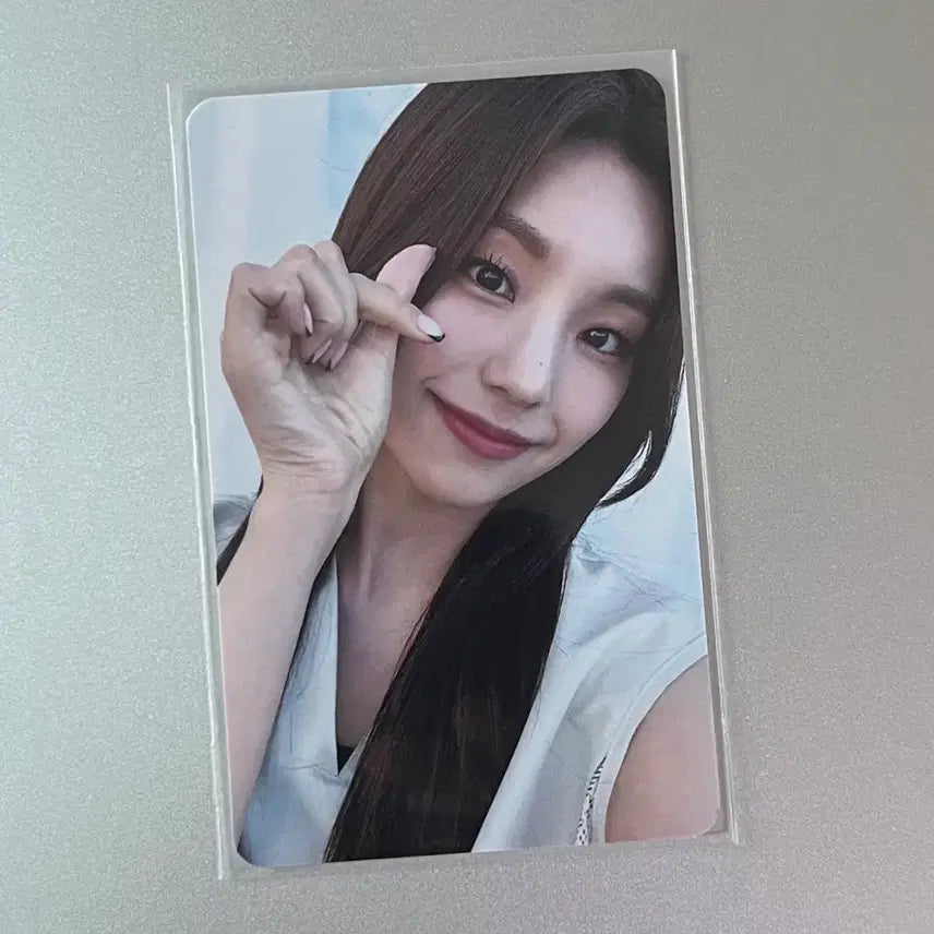 [BUNJANG] ITZY Yuna Cheshire Studio Photocard / ITZY 있지 예지 체셔 공방 포카