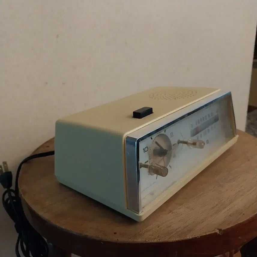 [BUNJANG] Vintage Crest AM/FM Clock Radio Alarm / 빈티지 클락, 라디오