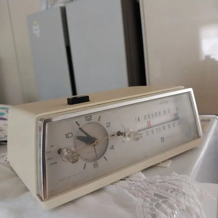 [BUNJANG] Vintage Crest AM/FM Clock Radio Alarm / 빈티지 클락, 라디오