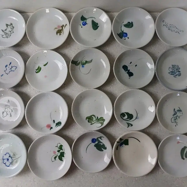[BUNJANG] Antique Celadon Floral Plates (Set of 20) / 근대사 수집품 민속품 왜사기 빈티지 꽃접시 20개