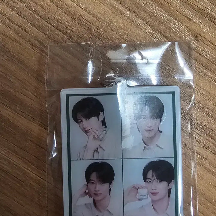 [BUNJANG] Byun Woo-seok Dr.G Photo Keychain / 닥터지 변우석 키링 4개 남았어요