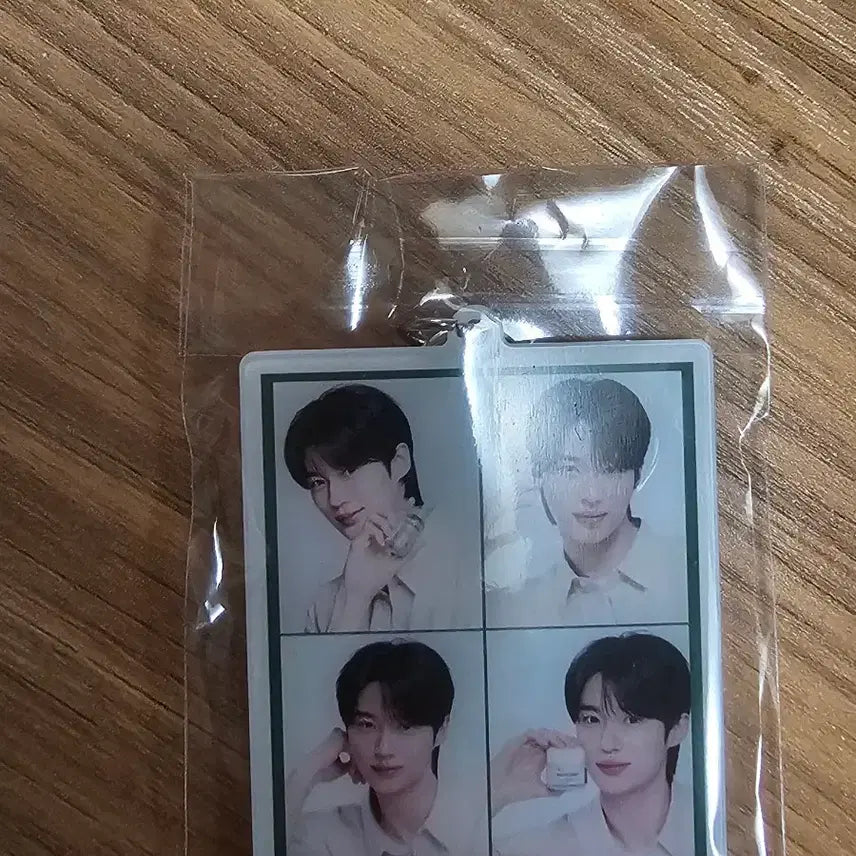 [BUNJANG] Byun Woo-seok Dr.G Photo Keyring / 닥터지 변우석 키링