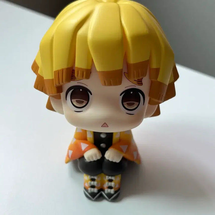 [BUNJANG] Demon Slayer Zenitsu Look-Up Figure (First Edition) / [택포] 귀멸의칼날 젠이츠 세모입 룩업 초판 판매