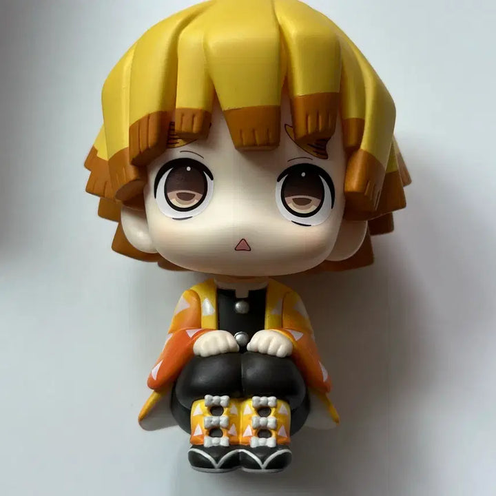 [BUNJANG] Demon Slayer Zenitsu Look-Up Figure (First Edition) / [택포] 귀멸의칼날 젠이츠 세모입 룩업 초판 판매