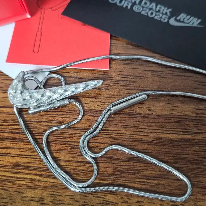 [BUNJANG] Nike After Dark Tour Dark Run Medal Necklace / 나이키 다크투어 목걸이  다크런
