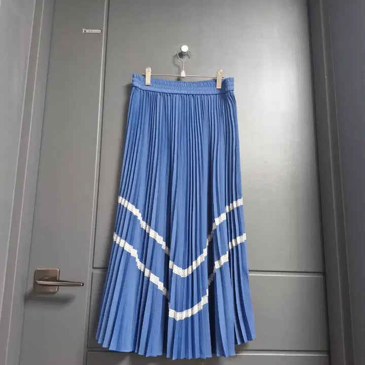 [BUNJANG] Second Floor Sky Blue Lace Pleated Skirt / 세컨 플로어 하늘색 레이스 메치플리츠 스커트 44ㅡ66