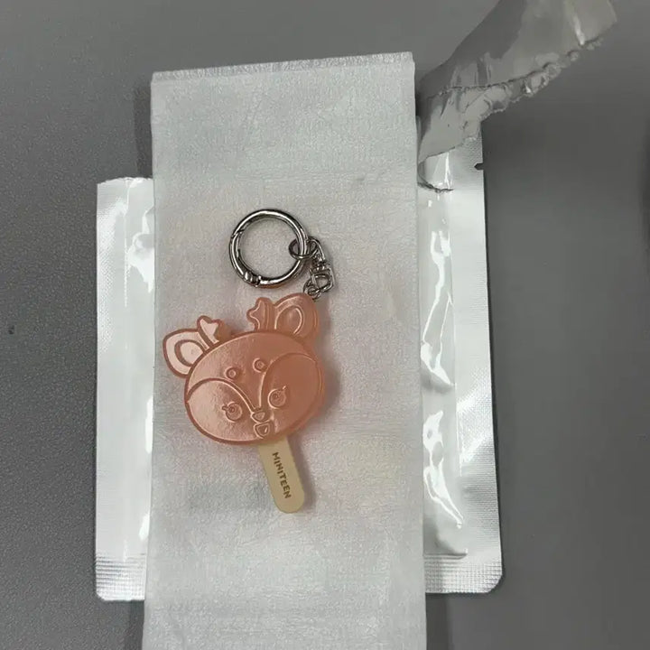 [BUNJANG] SEVENTEEN MiniTeen Ice Cream Lucky Draw Keyring - Seungcheol / 세븐틴 미니틴 아이스크림 럭드 키링 - 샤슴이(택포1.5)