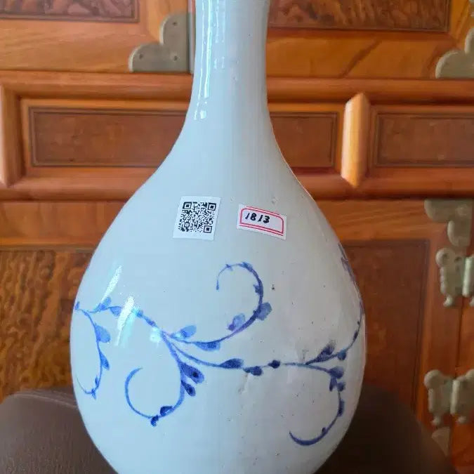 [BUNJANG] Joseon Dynasty White Porcelain Celadon Peony Vine Motif Vase / 백자청화목단넝쿨문주병 (조선백자)