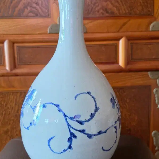 [BUNJANG] Joseon Dynasty White Porcelain Celadon Peony Vine Motif Vase / 백자청화목단넝쿨문주병 (조선백자)