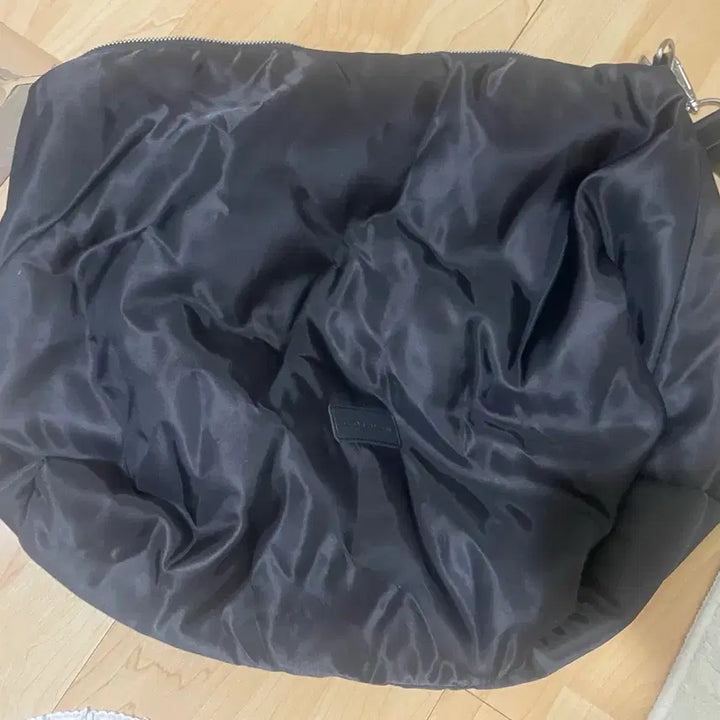 [BUNJANG] BTS Jungkook Golden Shoulder Bag / BTS 방탄 정국 JK 골든 숄더백
