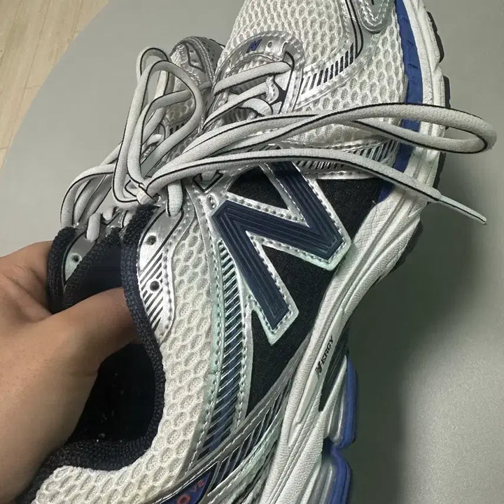 [BUNJANG] New Balance 860 Sneakers Size 260 / 뉴발란스 860 260