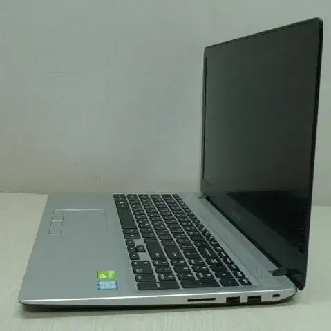 [BUNJANG] Samsung NT500R5L Laptop - Intel Core i5, GeForce 940MX, 1TB HDD + 128GB SSD / 삼성 NT500R5L i5/외장그래픽/듀얼저장(1TB)/롤가능/광고X유튜