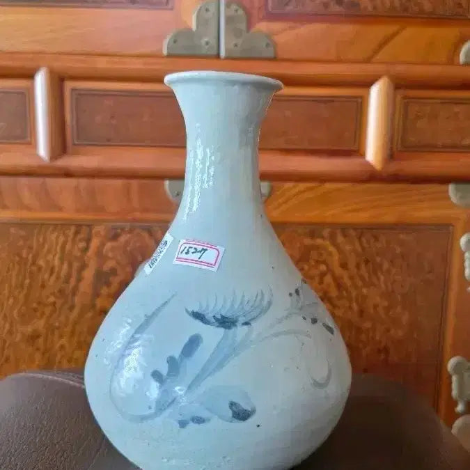 [BUNJANG] Joseon Dynasty Celadon Porcelain Vase with Blue-and-White Floral and Butterfly Motif / 백자청화초화접문주병 (조선백자)