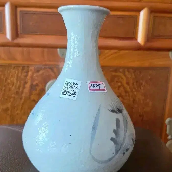 [BUNJANG] Joseon Dynasty Celadon Porcelain Vase with Blue-and-White Floral and Butterfly Motif / 백자청화초화접문주병 (조선백자)