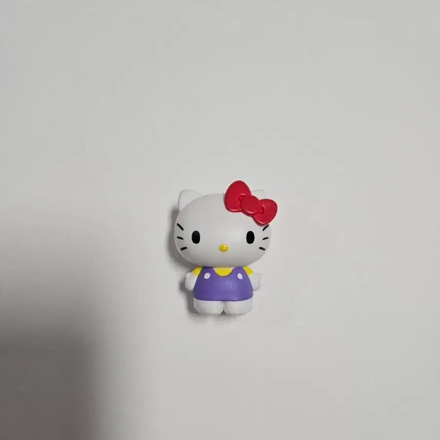 [BUNJANG] Sanrio Hello Kitty Figure &amp; Piggy Bank Bundle / 산리오 헬로키티 피규어 + 저금통 일괄