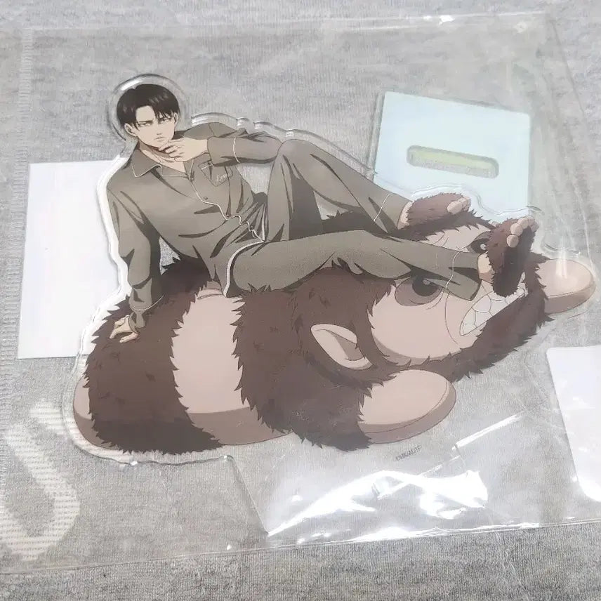 [BUNJANG] Attack on Titan Levi Acrylic Stand / 진격의거인 리바이 아크릴 스탠드 (가격내림없음)