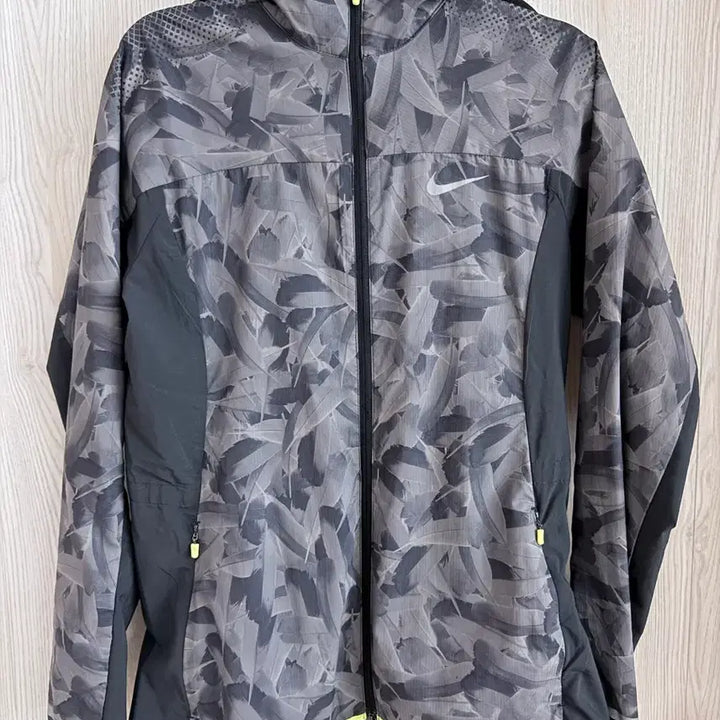 [SOLD OUT] 나이키 여성 바람막이 점퍼 블랙 패턴