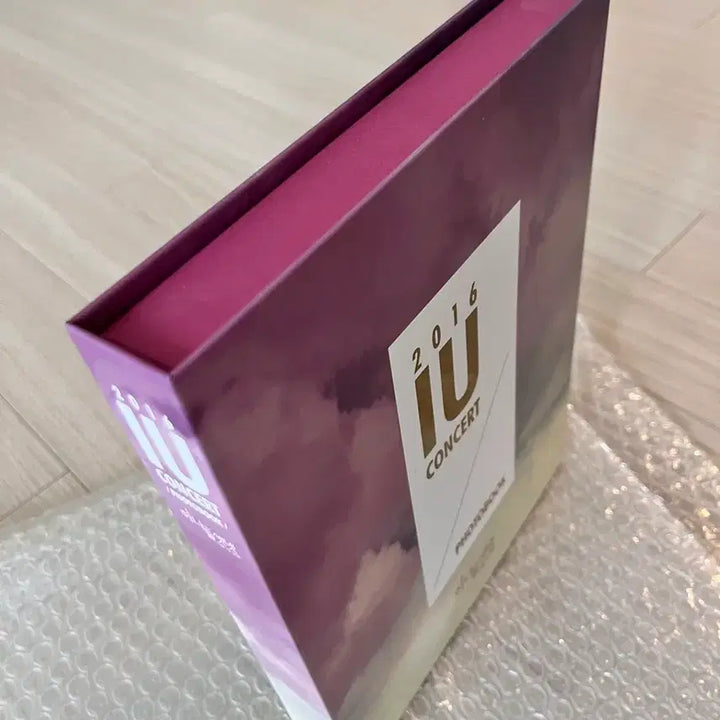 [BUNJANG] IU 2016 Concert Photobook Unsealed / 아이유 2016 콘서트 포토북 단순개봉