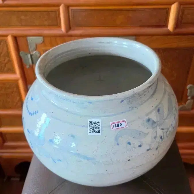 [BUNJANG] Joseon Dynasty Celadon Porcelain Flower and Insect Motif Jar / 백자초화접문호 (조선백자)