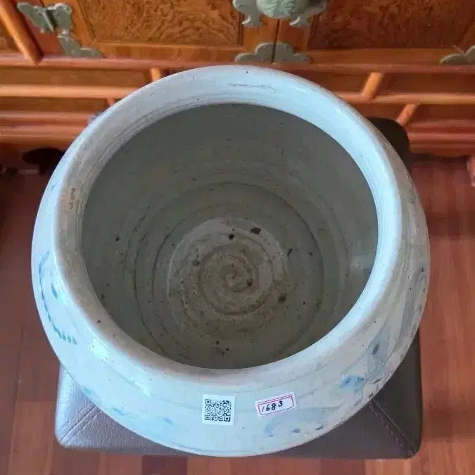 [BUNJANG] Joseon Dynasty Celadon Porcelain Flower and Insect Motif Jar / 백자초화접문호 (조선백자)