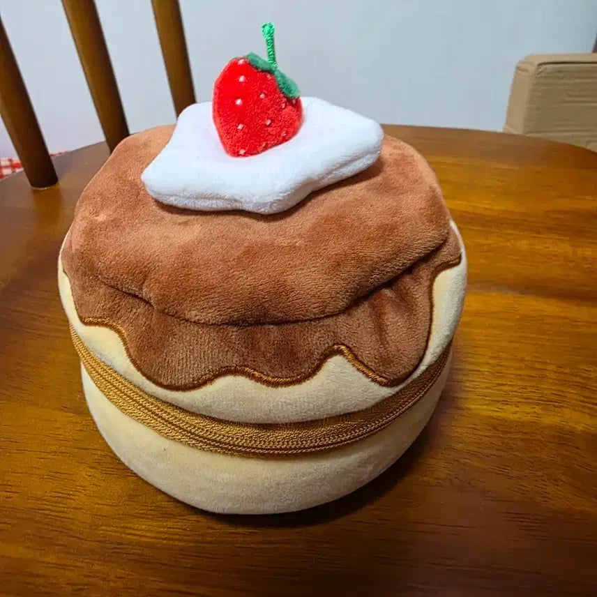 [BUNJANG] tor Strawberry Cream Pancake Pouch / tor 핫케이크 파우치 딸기 크림 디페