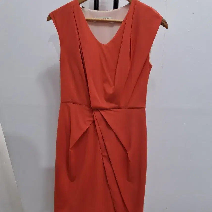 [SOLD OUT] 미샤 코랄 오렌지 랩 디자인 민소매 원피스