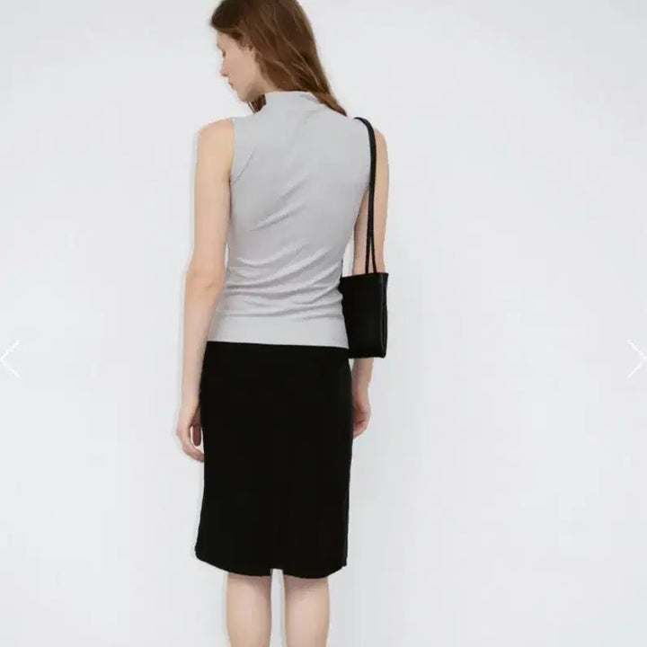 [BUNJANG] Monoha Ribbed Slim Sleeveless Top Light Gray / Monoha 모노하 Ribbed Slim Sleeveless 슬리브리스