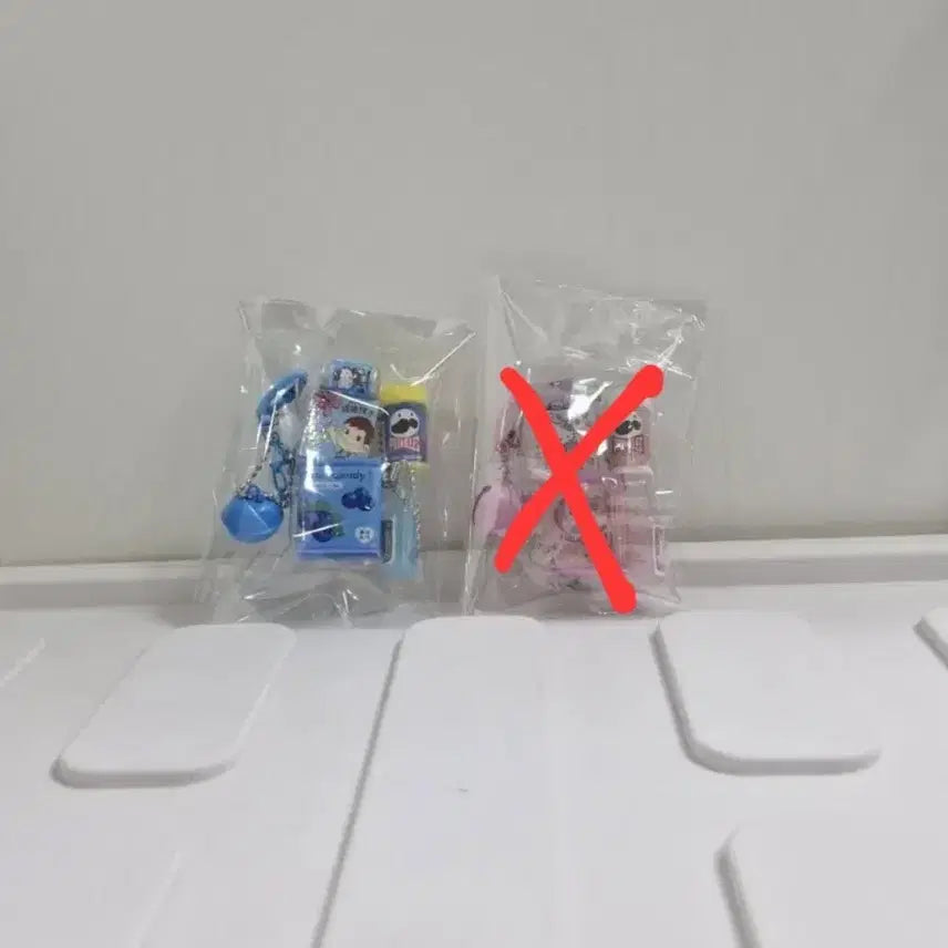[BUNJANG] Sanrio Hello Kitty Miniature Gacha Pouch Keychain / 선착 특가 헬로키티 간식 미니어쳐 가챠 파우치 키링