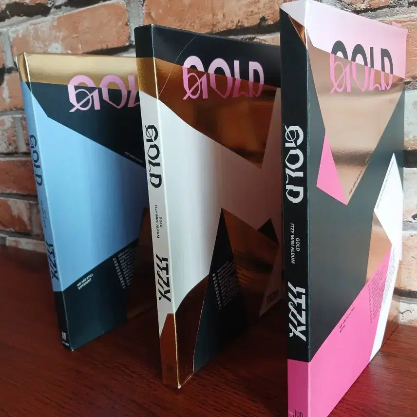 [BUNJANG] ITZY GOLD ITZY Photobook Mini Album / 새것, 아이돌 걸그룹의 있지(itzy) GOLD ITZY 포토북 미니앨범
