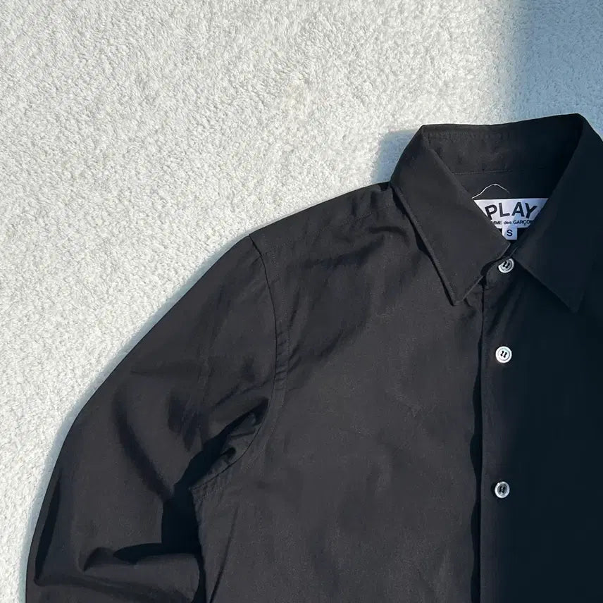 [BUNJANG] Comme des Garçons Mini Red Appliqué Black Shirt / 꼼데가르송 미니 레드와펜 블랙 셔츠