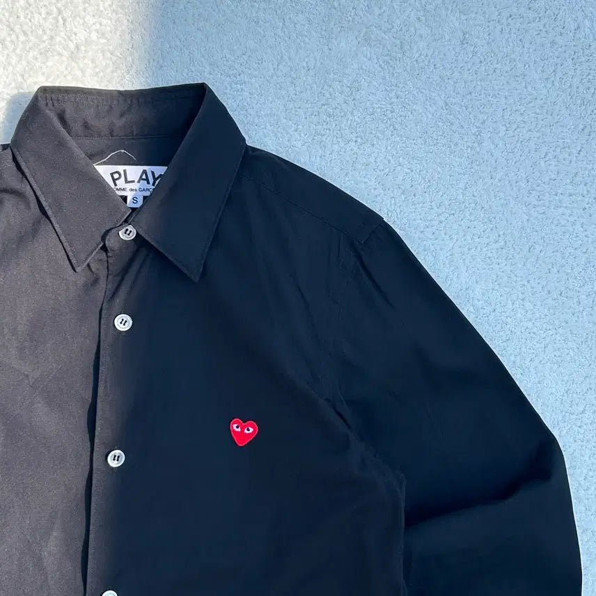 [BUNJANG] Comme des Garçons Mini Red Appliqué Black Shirt / 꼼데가르송 미니 레드와펜 블랙 셔츠