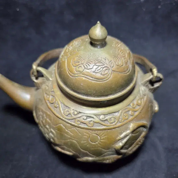 [BUNJANG] Antique Copper Teapot with Engraved Patterns / 동 으로 제작된 주전자  (무료배송)